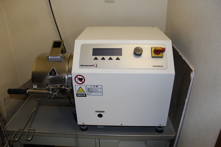 高周波真空圧迫鋳造機(歯科技工用)